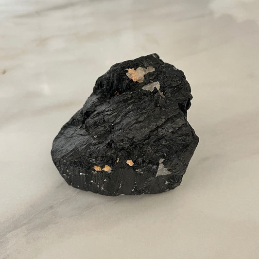 Tormalina Nera Grezza – Scudo Energetico Naturale