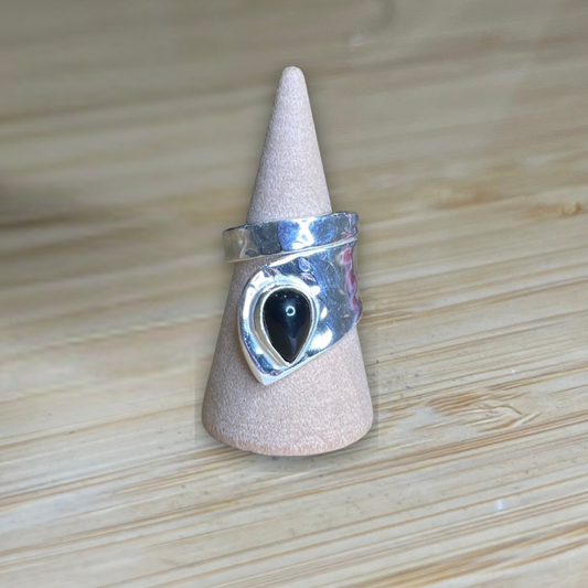 Anello in Argento e Onice Nero – Regolabile