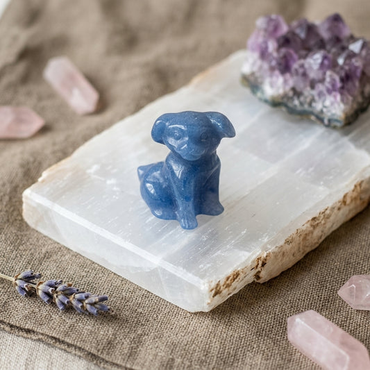 Cagnolino in Avventurina Blu – Scultura in Pietra Naturale