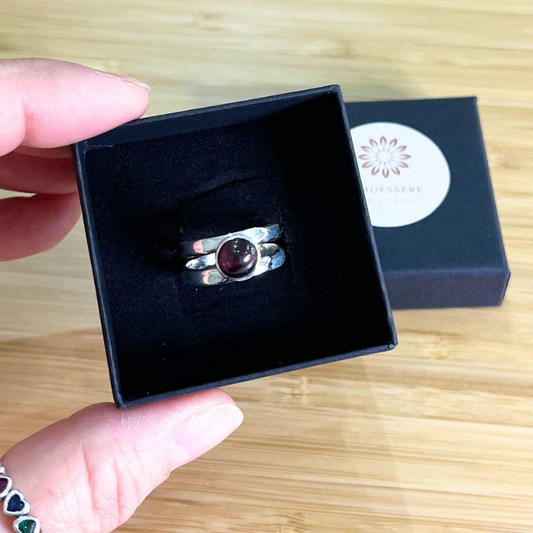 Anello con Granato in Argento