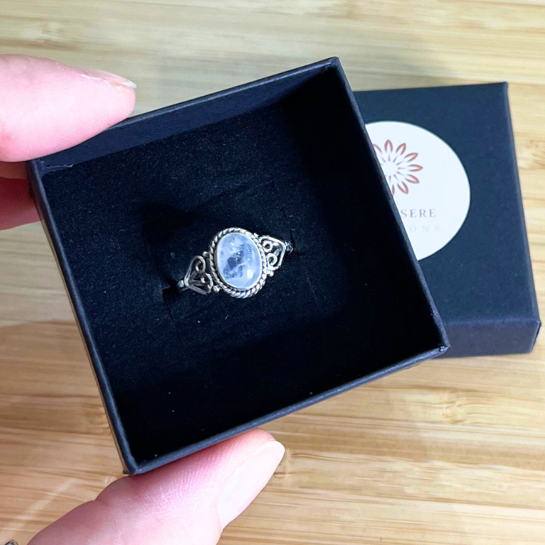 Anello in Argento con  Labradorite bianca