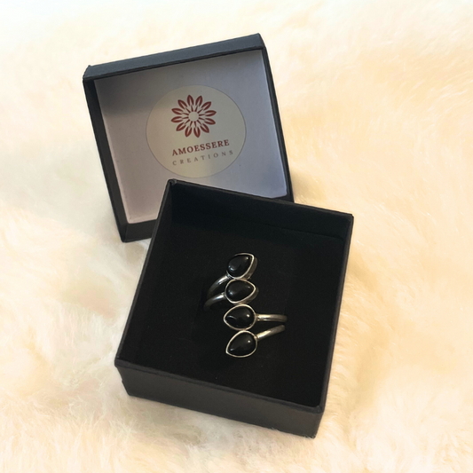Anello in Argento e Onice Nero – Regolabile