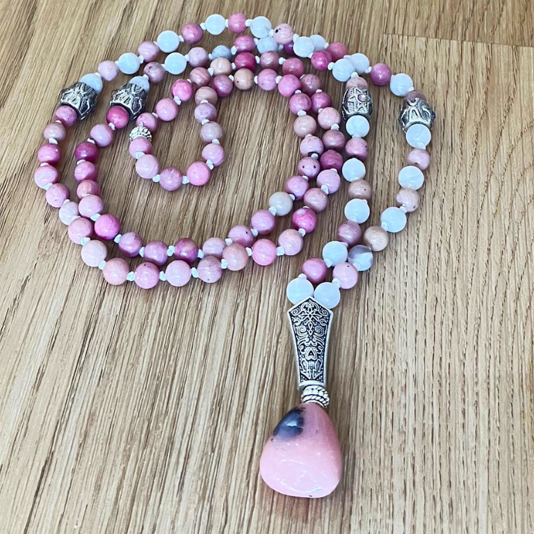 Japamala in Rodonite e Agata Bianca con Guru Bead in Opale Rosa
