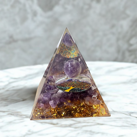 Piramide Orgonite con Ametista