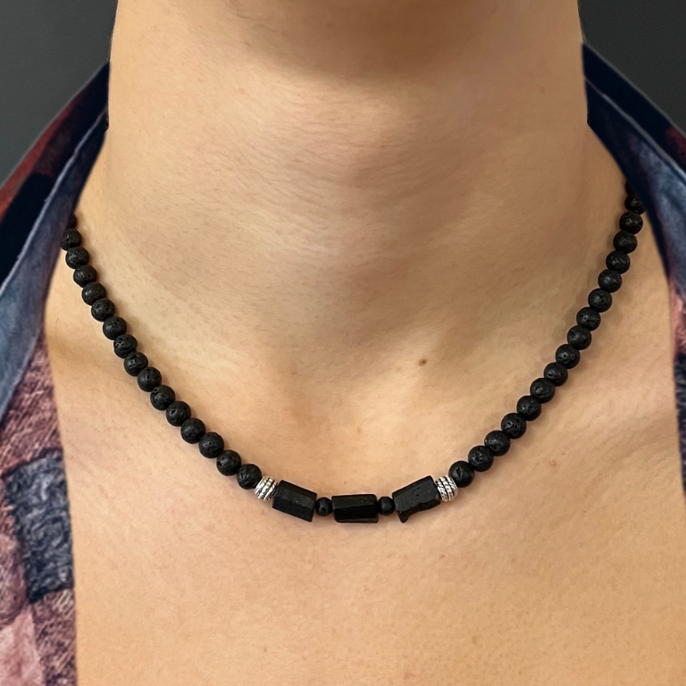 Collana in Pietra Lavica e Tormalina – Radicamento, Protezione, Forza