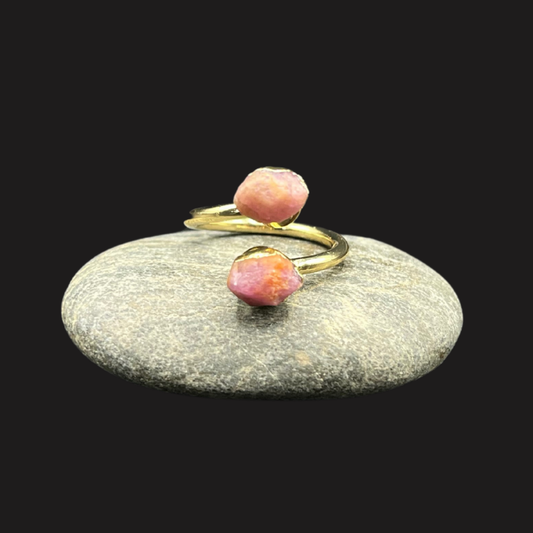 Anello con Rubino grezzo