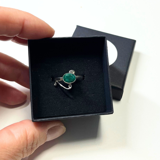 Anello Regolabile in Argento con Smeraldo Naturale