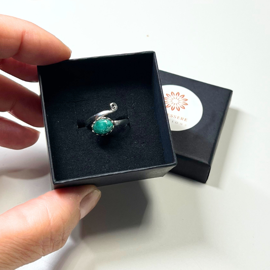 Anello Regolabile in Argento con Smeraldo Naturale