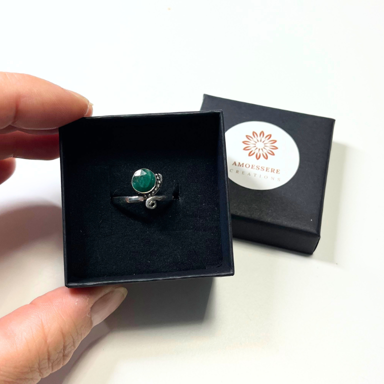 Anello Regolabile in Argento con Smeraldo Naturale