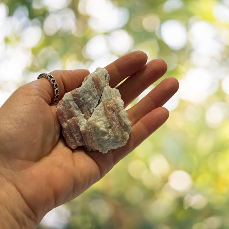 Tormalina Rosa Grezza | Pietra dell'Amore e della Guarigione del Cuore